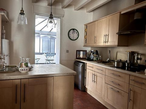 HABITABLE DE PLAIN-PIED - 2 VERANDAS - 2 COURS - 4 CHAMBRES