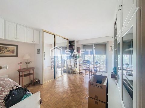 Très grand studio avec cave et parking - proche RER et commerces