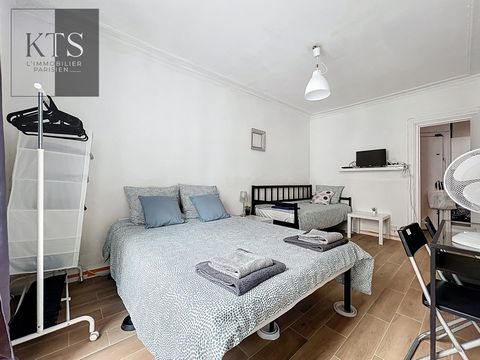 Au Pied du Métro Louis Blanc, L'agence KTS l'Immobilier Parisien, vous présente dans un immeuble ancien, un appartement d'une surface 40,39m2 loi Carrez sous la forme d'un deux pièces. Il est desservi comme suit : une entrée avec rangement, un séjour...