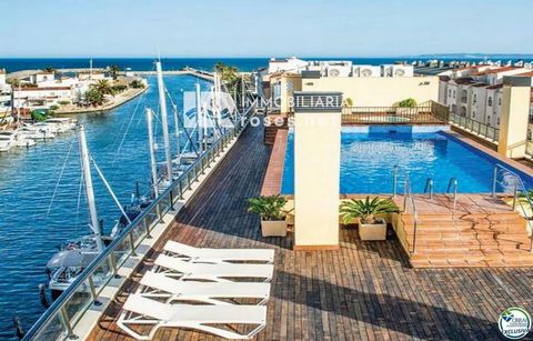 Magnificent two-bedroom apartment located in a privileged area, with mooring. This accommodation is located in a luxury residence with a swimming pool, communal areas and lift. The property has a beautiful living room with a fully equipped kitchenett...