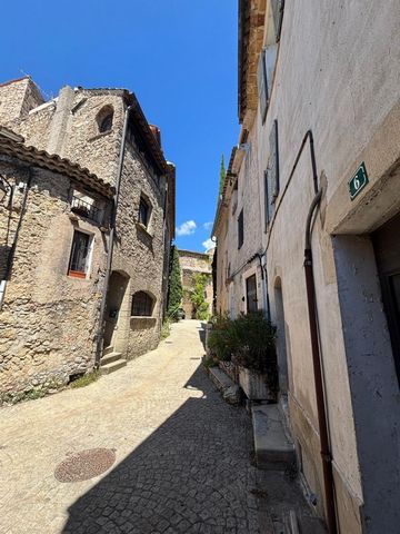 À vendre – Rare maison de village à réhabiliter – Tourtour, “le village dans le ciel de Provence”