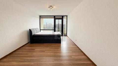 Perfect for singles or students, this cozy 1-bedroom apartment has everything your heart desires. The excellent infrastructure with doctors, schools and shopping facilities offers a lot of comfort. The balcony invites you to relax and the private par...