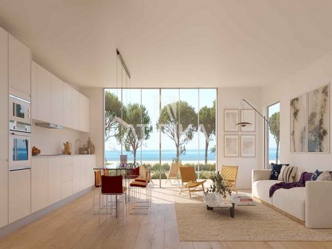 This impeccable ground-floor apartment with a spacious garden belongs to an exclusive new-build development on the first line of the beach in Platja d’Aro. Residents enjoy exceptional shared areas including community pools, paddle and tennis courts, ...