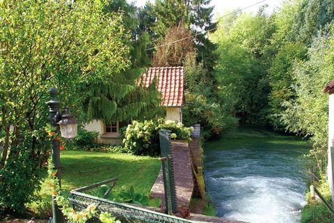 Dit vakantiehuis bevindt zich in de dependance van een voormalige watermolen in het dorpje Le Ponchel. Dit gelijkvloerse vakantiehuis heeft een enorme, boomrijke tuin. Neem de natuurrijke omgeving in je op vanaf het terras met zitje of in relaxmodus ...