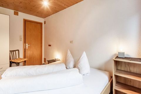 Ten nowoczesny apartament dla maksymalnie 8 osób znajduje się w wolnostojącym domu wakacyjnym w Sankt Gallenkirch-Gortipohl w Vorarlberg, bezpośrednio w jednym z największych ośrodków narciarskich w Austrii, ośrodku narciarskim Silvretta-Montafon. Mi...