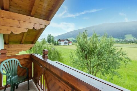 Familien und Freundesgruppen, die zusammen einen traumhaften Urlaub in den Salzburger Bergen verbringen möchten, werden sich in diesem großen Ferienhaus in Radstadt sehr wohlfühlen. Freistehend und umgeben von einem weitläufigen Garten, Feldern mit B...