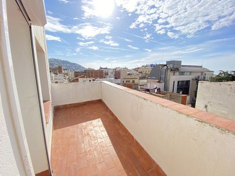 Appartement douilet et confortable situé dans le coeur urbain de Roses avec une capacité de 4 personnes. A proximité se trouvent toutes sortes de boutiques et de restaurants où vous pourrez déguster le meilleur poisson frais et fruits de mer de la ba...