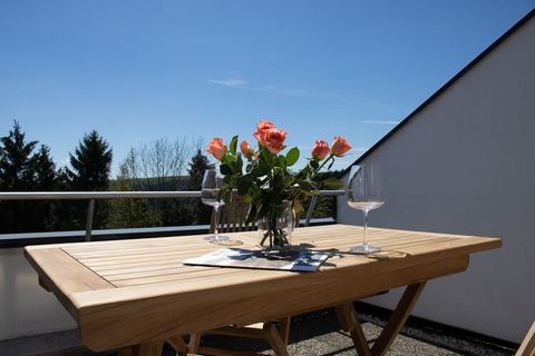 Een sfeervol, modern ingericht appartement dichtbij de pistes. Geheel nieuw gerenoveerd. De woonkamer heeft een aangrenzend balkon, van waar het genieten is in het zonnetje. In de woonkamer staat een bank, flatscreen tv en eethoek. De keuken is van a...