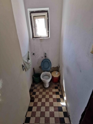 Price: €47.232,00 Category: House Area: 130 sq.m. Plot Size: 1579 sq.m. Bedrooms: 3 Bathrooms: 1 Location: City £41.963 All-in costs, excluding 4% tax Spacious house in Barcs, a small town in southwest Hungary. House is 130 m2 in size, has a staircas...