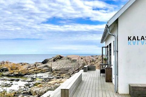 Close to town, beach and cliffs in Sandvig Between Hammersø and Sandvig Strand lies Sandvig Søpark which offers a number of lovely holiday apartments. Here you will find beautiful surroundings with cliffs, beach and several of Bornholm's well-known a...