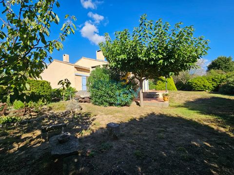Martine ... and Francis ... offer you this magnificent traditional type 5 construction villa of 150 m2 on a plot of land with trees and swimming pool of 1397 m2 in the town of Cazilhac, 2 km from Carcassonne. This house consists on the ground floor f...