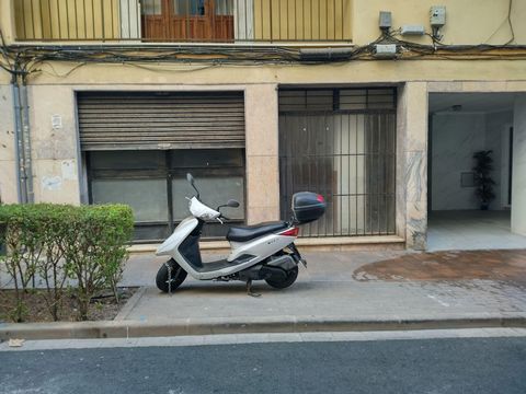 Commercial premises of 134 m2 in the central area of Calpe. Located 100 meters from the beach.
