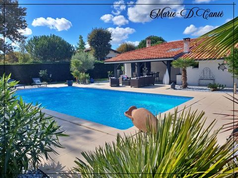 Dpt Gironde (33), à vendre PESSAC quartier résidentiel une maison entièrement rénovée avec 3 chambres + studio sur terrain avec piscine de 1 330 m²