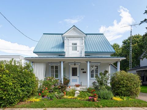 I invite you to discover the ancestral gem that is 540 Duchesnay street! Nestled on a lot of over 10 000 sq feet, here, you'll find a charming home from 1911 with 3 bedrooms, 1 bathroom, 1 powder room, a spacious garage with a mezzanine, and a rear t...