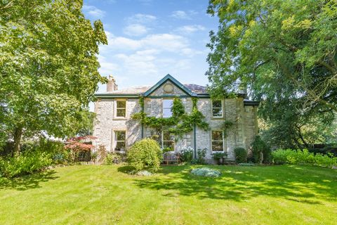 A truly magnificent opportunity has arisen to acquire a property of local historic importance at the heart of the community in the stunning village of Litton in the White Peak, Derbyshire. Sterndale House, dating back to 1861 as a gentleman’s residen...
