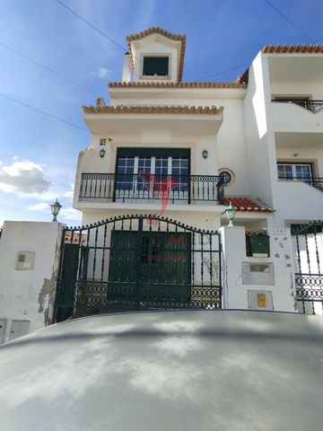 House with 5 bedrooms, outdoor area and garage. Imagine waking up every morning in a quiet and pleasant city, knowing that you have easy access to train transport to Lisbon. This 4 storey villa is truly unique, with 5 bedrooms, 2 kitchens and 3 bathr...