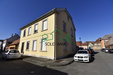 Solid-Immo exclusively offers you this superb townhouse of 180 m2 to renovate. Built on a plot of 550m2 and ideally located in the heart of the village of Neuf-Brisach, this house will allow you to realize the real estate project of your dreams. On t...