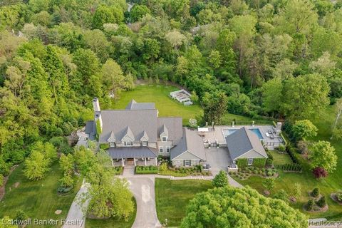 Absolutely stunning farmhouse style masterpiece built by Eric Guidobono on 1.78 acres close to downtown Northville! Quality and high-end finishes throughout such as Carrara marble, visual comfort lighting, Waterstone faucets, Restoration Hardware and...