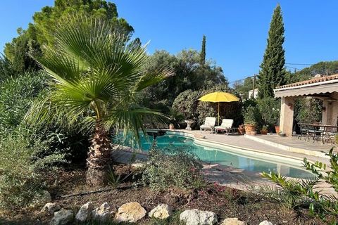 À Lorgues, en Provence, se trouve cette superbe maison de vacances de 3 chambres à coucher qui peut accueillir les animaux de compagnie. Idéale pour accueillir des familles et des groupes de 6 personnes, la maison comprend une piscine, une terrasse e...