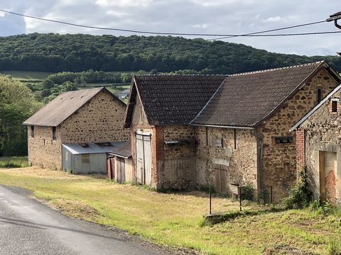 Farmhouse to renovate ENTIRELY located in the MORVAN REGIONAL NATURAL PARK. The complex is composed of 3 stone buildings. Ideal for gites or second home projects. Absolute calm and healthy quality of life are the order of the day. The main house know...