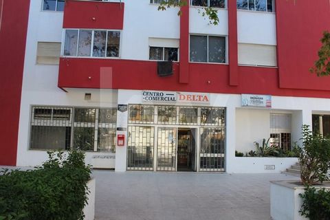 Located in the Delta Shopping Center in Póvoa de Santa Iria, located on Avenida Dom Afonso Valente, in a quiet area with easy parking, the store has a gross area of 12.60m2, as well as an upper part with the same area. It can be used for office, serv...