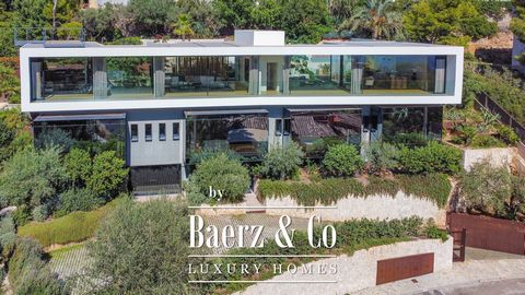 This spectacular designer villa is located in the hills of Costa d'en Blanes, above the exclusive marina of Puerto Portals. Where iconic architecture, state-of-the-art interior design and fascinating lighting create an unprecedented experience of pur...