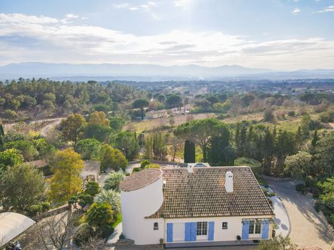 Beautiful Provencal villa of appreciation 180 m2, tastefully renovated and equipped with all modern comforts, situated on a fenced plot of over 5500 m2. Beautiful landscaped terraces and garden. This villa comprises on the ground floor an entrance ha...