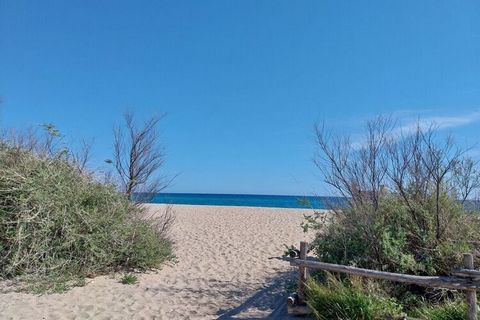 Comfortabel appartement voor twee personen, gedeeltelijke veranda met uitzicht op zee, ingerichte tuin; directe toegang tot het strand beneden