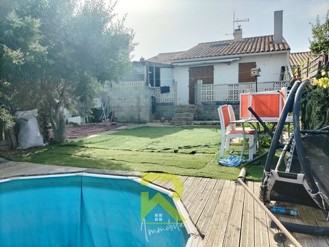 Idéalement située à proximité des grands axes et autres commodités cette jolie villa de plus de 80 m² avec jardin ,bbq, terrasse et piscine sur une parcelle de 300m². Idéal investisseur le bien sera vendu loué , bail jusqu'en 2025, actuellement loyer...