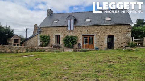 A30530JRD22 - Cette propriété a beaucoup à offrir - une maison spacieuse et charmante de quatre chambres à coucher avec beaucoup de caractère. 2 grandes granges, parfaites pour le stockage ou un atelier. Le tout sur un terrain d'un peu plus d'un hect...