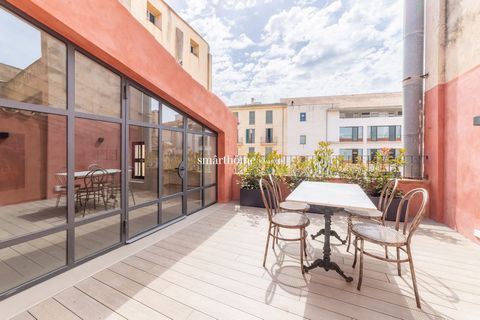 Exclusivo apartamento de lujo en venta en un edificio de principios del siglo XX con sólo cuatro unidades, reformado al más alto nivel en cuanto a acabados y equipamiento. Está situado en el casco antiguo. La vivienda dispone de 125 m² distribuidos e...