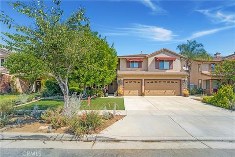 Discover the perfect blend of comfort and style in this wonderful 4-bedroom pool home with captivating mountain views (and no HOA). As you step inside, you are greeted by a spacious living area illuminated by natural light cascading through the windo...