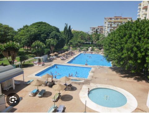 AVEC UNE LICENCE TOURISTIQUE ! Opportunité à quelques minutes de la plage. Studio rénové à vendre à Benalmadena, région de Gamonal. 35m2 construits répartis en salon-salle à manger, cuisine ouverte aménagée et équipée, salle de bain et terrasse vitré...