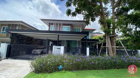 Beautiful Detached House for Sale in Kohkaew Located within Saransiri Kohkaew, this stunning detached house offers a serene natural atmosphere and majestic mountain views, creating the perfect setting for you and your family to enjoy quality time tog...