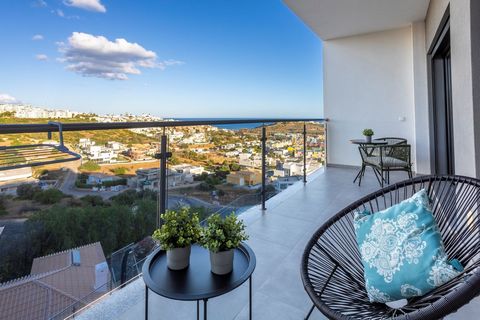 Discover unparalleled luxury in this exquisite T1 apartment located on the 2nd floor of the prestigious Albufeira Marina. With a total area of 54m² plus a 12m² balcony, this newly developed property offers a harmonious blend of modern design and comf...