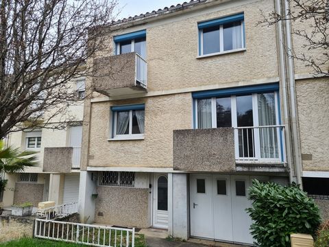 Secteur Lameilhé, maison mitoyenne composée d'un séjour de 22 m2 avec insert, cuisine indépendante, trois chambres, sdb, garage et buanderie. Petit jardin clos et arboré, stationnement facile. Les informations sur les risques auxquels ce bien est exp...