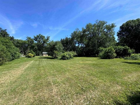 Take advantage of this rare opportunity to build your dream home in an ideal location! This large .69 acre vacant lot is conveniently situated near Ideal Beach, with easy access to the 80/90 Toll Road for seamless commuting. Plus, with the new Amazon...