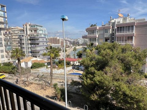 Welcome to this charming apartment located in a privileged location, right at the foot of the Peñón de Ifach and just a two-minute walk from the beautiful La Fossa de Calpe sandy beach. This cozy one-bedroom apartment offers a perfect combination of ...
