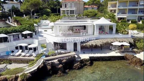 Een zeldzame overnamekans in Cap d'Antibes! Carlton International biedt u deze prachtige villa aan, volledig gericht op de zee, met een adembenemend panoramisch uitzicht, gelegen in een van de meest prestigieuze baaien van de Côte d'Azur. De woning k...