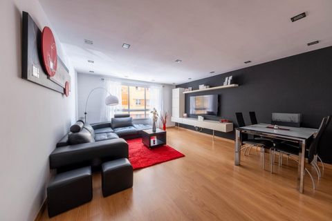 Ce charmant appartement subventionné, situé à quelques minutes du centre commercial Los Alisios, offre toutes les commodités dont vous avez besoin pour vivre dans la tranquillité et le confort. Cette maison, totalement extérieure, est distribuée en t...