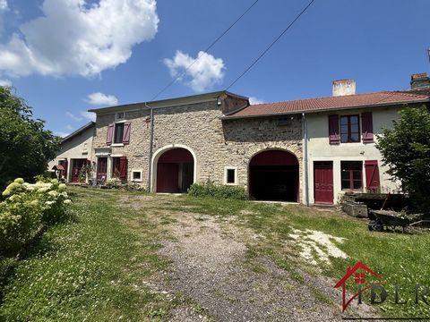 Sie sind verliebt in das Alte, dieses Bauernhaus wird zu Ihnen passen. Die IDLR-Agentur von Bourbonne les Bains bietet Ihnen dieses Bauernhaus mit dem Charme des Alten und ein zweites Haus zur Fertigstellung der Renovierung an. Sie haben eine Küche, ...