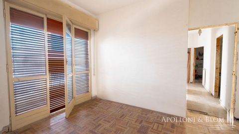 In centro, a 200 metri dal mare, appartamento da rimodernare con balcone e due camere in vendita a Santa Margherita Ligure. Nel cuore di Santa Margherita Ligure un'opportunità imperdibile per chi desidera una casa a pochi passi dal mare, in una delle...