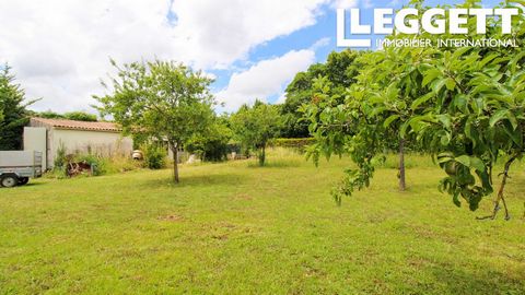 A31222CPI17 - Attractive plot for construction, situated just minutes by foot from the centre of St Jean D'Angely, a popular bi-weekly market town. The plot is located on a residential road with a separate gate drive access. There is currently a larg...