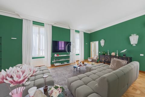 Sind Sie auf der Suche nach einer exklusiven Wohnung im Herzen von Brescia? Wir präsentieren Ihnen ein prestigeträchtiges Penthouse, fein renoviert und mit Sorgfalt eingerichtet, bereit, Sie mit seinem Charme und Eleganz zu begrüßen. Beim Betreten de...