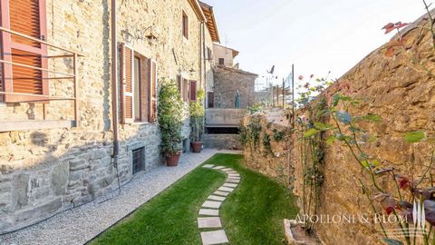 Two-bedroom apartment with views and garden elegantly restored in a 11the century palazzo built for sale in Cortona.Situated on the oldest and most historic street in the town of Cortona, this first floor apartment has a large open plan kitchen and l...