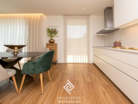 LETZTE ETAGE - Apartment mit 2 Schlafzimmern in der Wohnanlage Jardins Urbanos' in Vila Nova de Gaia, nur 5 Minuten vom Strand und dem Stadtzentrum von Porto entfernt. Diese prächtige Wohnanlage verfügt über hervorragende Gärten und einen herrlichen ...