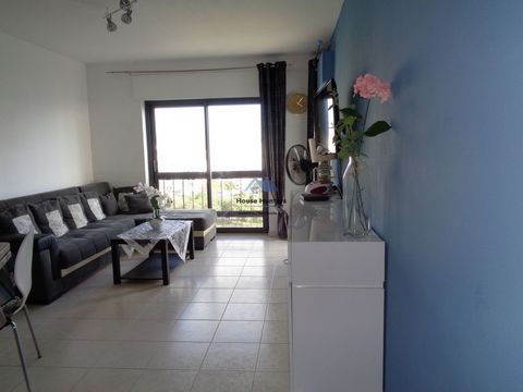 2 bedroom apartment with sea view in Quarteira 2 bedroom apartment, with a gross area of 72 m2. Located on the ninth and last floor, with sea and city views. Located on Avenida Sá Carneiro, a few meters from the beach and all the necessary services a...