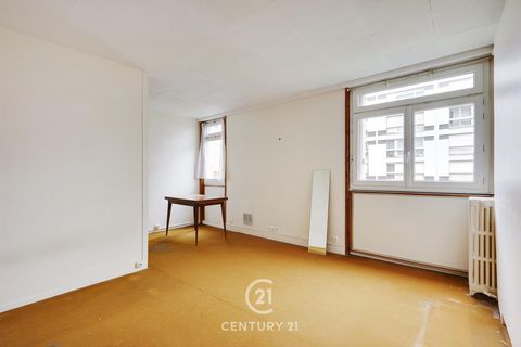 3 Zimmer Duplex Paris 15 - Metro Vaugirard Im 2. Stock mit Aufzug eines kürzlich gepflegten Gebäudes mit Hausmeister präsentiert Ihnen Ihre Agentur Century 21 exklusiv dieses angenehme 3-Zimmer-Duplex mit 2 Schlafzimmern. Diese Durchgangswohnung setz...