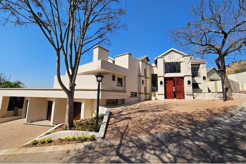 Bienvenue dans un havre de luxe et de confort Nichée dans un domaine prestigieux à Steiltes, Nelspruit, cette maison de luxe incarne le luxe et la sophistication inégalés. Dès l’instant où vous franchissez la grande entrée, vous ferez l’expérience de...