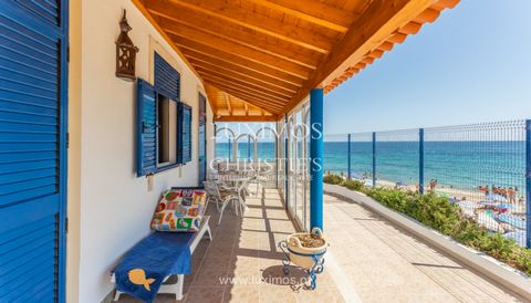 With an unparalleled location and unique and exclusive views , we find this charming and historic property, full of character and charm , set next to Praia do Vau, Portimão, Algarve . The property is subdivided into three independent buildings , the ...